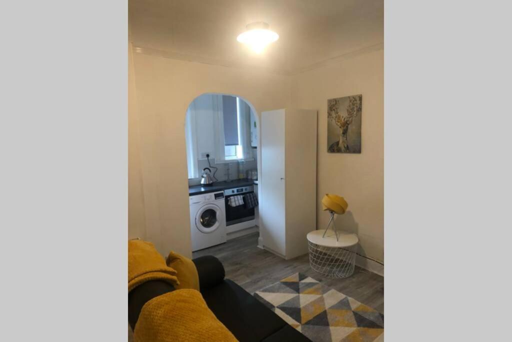 One Bedroom Flat On The Banks Of Loch Lomond Alexandria Esterno foto